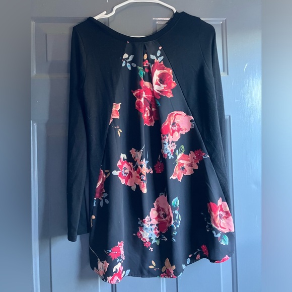 Le Lis Alante Woven Back Knit Top - Stitchfix - Picture 2 of 3